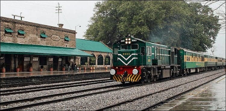 Pakistan Railways hands over KCR, Shah Latif Express to private sector