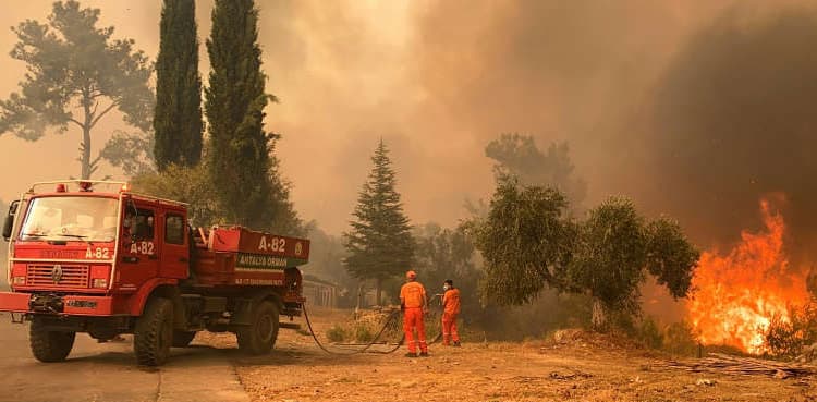 Deadly wildfires deal new blow to Turkish tourism