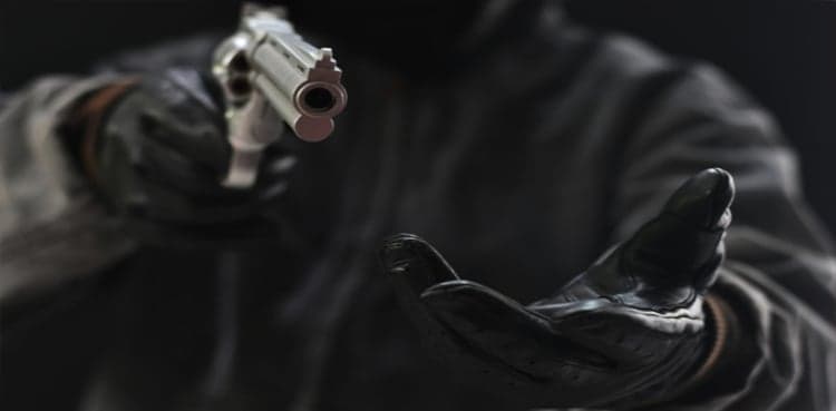 Gunmen rob cash, cell phones from Shershah communication shop