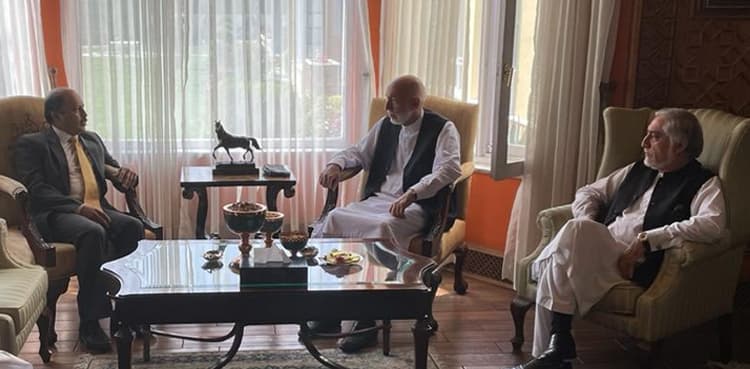 Pakistani ambassador visits former Afghan president Hamid Karzai
