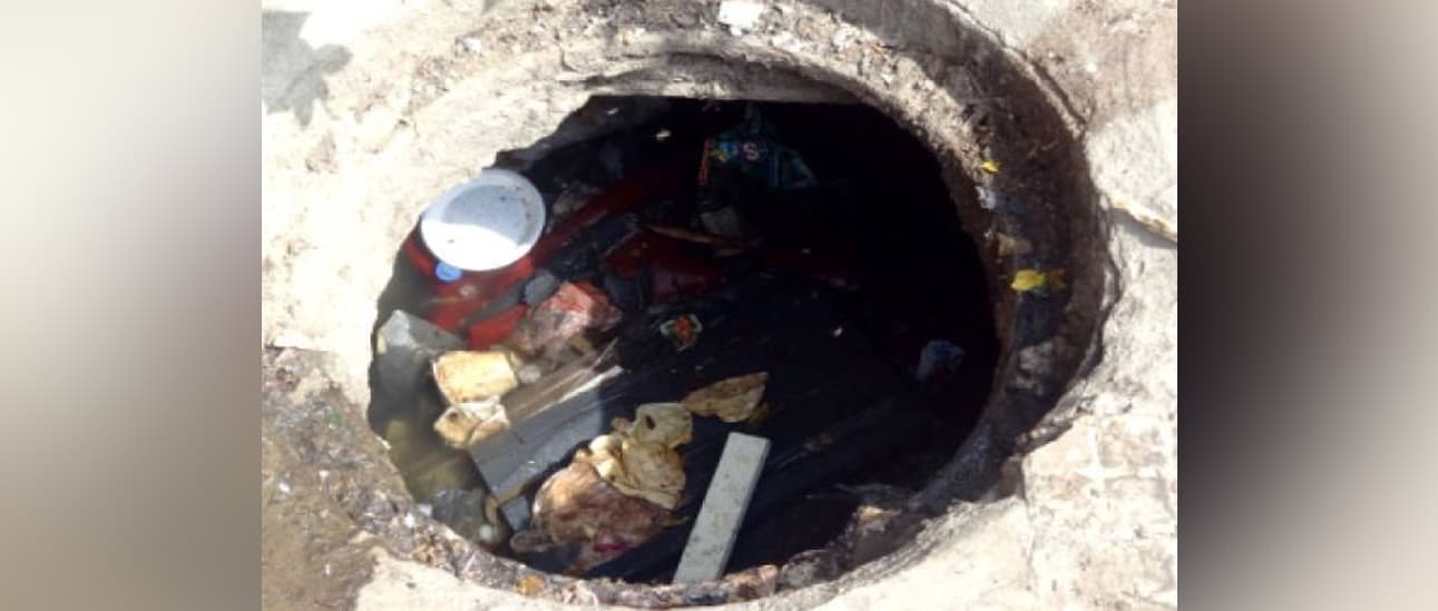 Child ends up dead after falling into manhole in Karachi