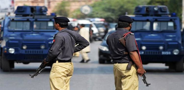 Karachi police arrest robbers in injured condition after a chase