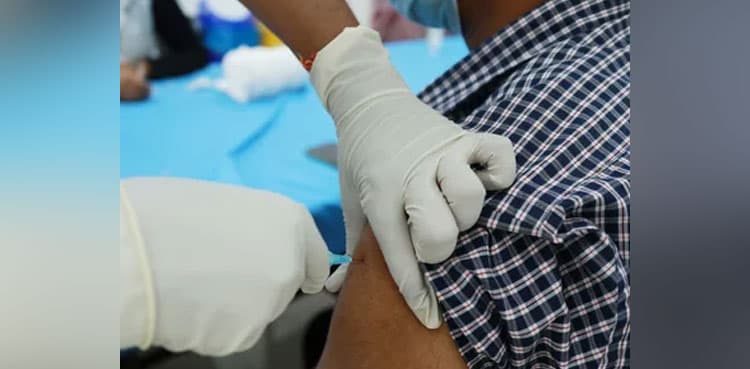 Man cons healthcare using fake arm for Covid jab and its certificate
