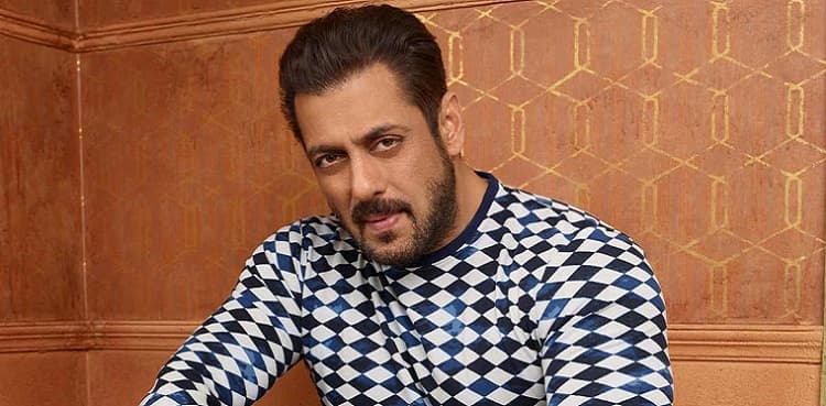 VIRAL: Salman Khan drives around auto-rickshaw in Panvel
