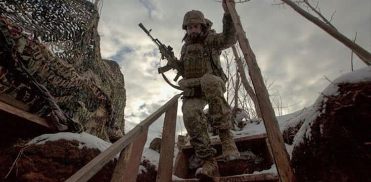 Tensions over Ukraine: NATO sends reinforcements to eastern Europe