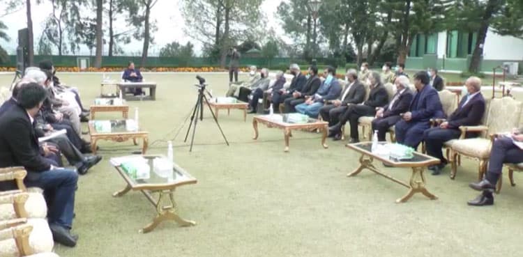 Govt, industrialists agree on raising minimum wage of employees