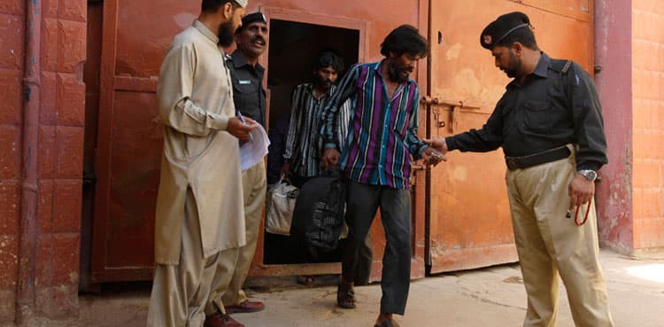 Pakistan releases 20 Indian fishermen on humanitarian basis