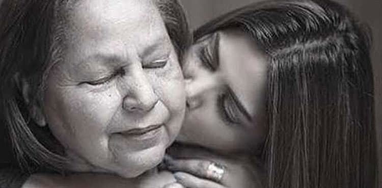 Hadiqa Kiani's mother, renowned poet Khawar Kiani passes away