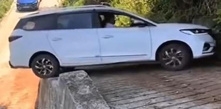 Viral video: Driver reverses car at risky edge