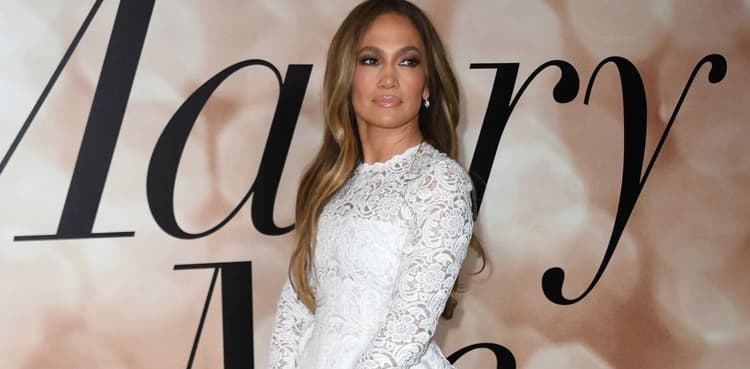 Jennifer Lopez deletes all Instagram posts