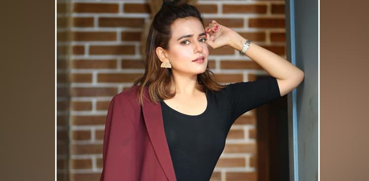 Sumbul Iqbal Khan wins social media with latest pictures