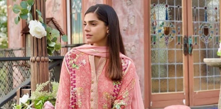 Sanam Saeed is a vision in pink: See pics