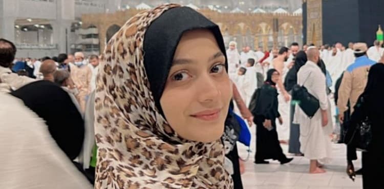 Zarnish Khan wipes off Instagram feed after performing Umrah