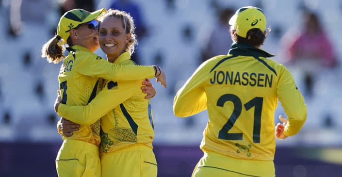 Ashleigh Gardner stars as Australia beat India to reach Women's T20 World Cup final