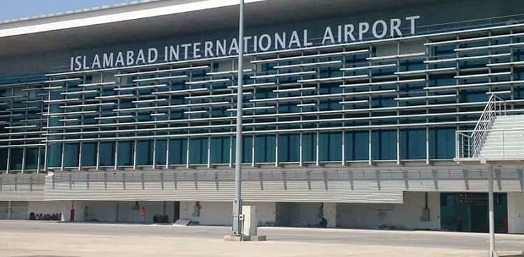 ‘Govt outsourcing major airports to company being run by Indians’