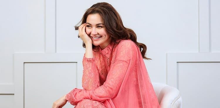 Hania Aamir shares a message for her fans