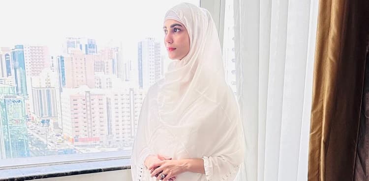 Allah chose me: Nazish Jahangir performs Umrah