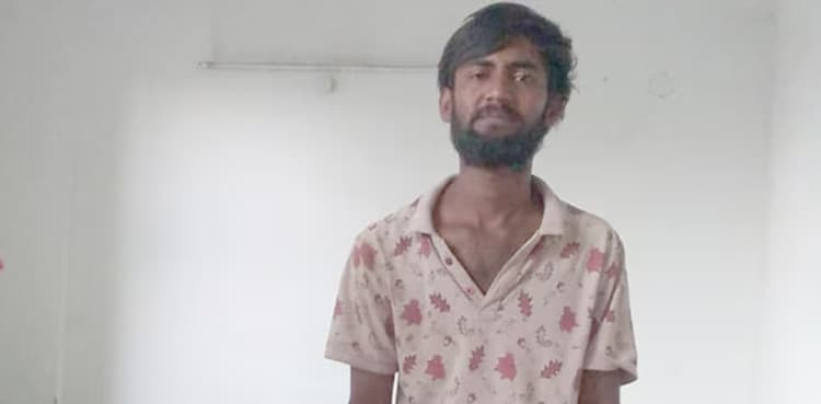 Thief swallows gold chain to evade police, ends up in hospital