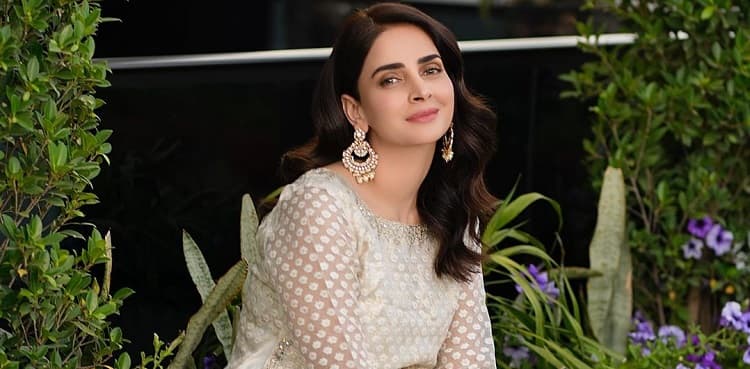 Saba Qamar reveals special someone who sends her flowers