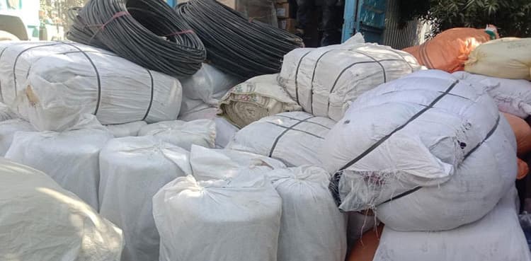 Karachi police foil smuggling attempt, recover non-custom goods
