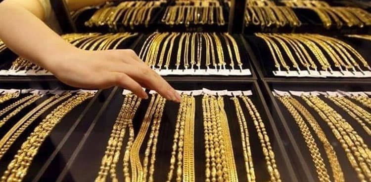 Gold price continues to decline in Pakistan