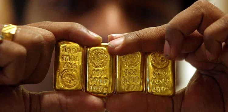 Gold holds steady as traders eye cues on US rate cuts