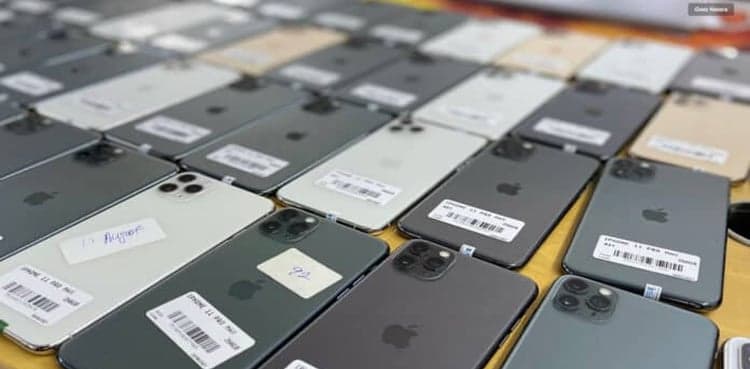 Customs seizes smuggled cellphones worth billions at Karachi Airport