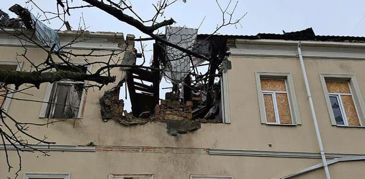 Russian strikes kill 4 in Ukraine's Kherson