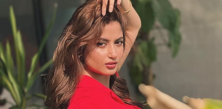 Sajal Aly's cryptic post grabs attention