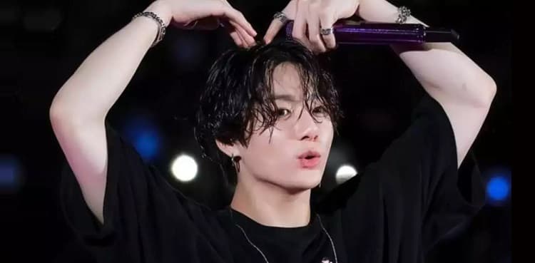 BTS star Jungkook debuts new look ahead of military service