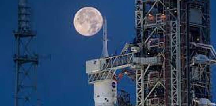 US delays planned return of astronauts to Moon until 2026