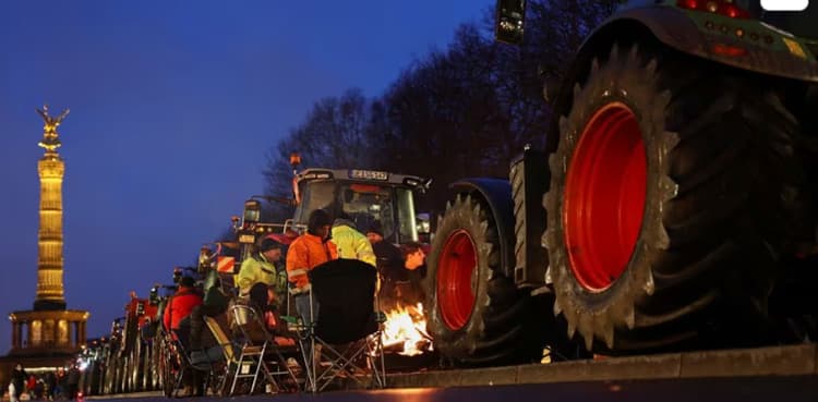 Greek farmers head for Athens protest