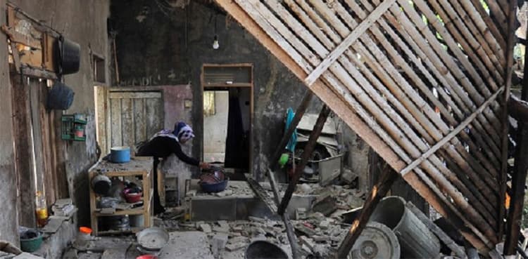 Magnitude 6.1 quake strikes off Indonesia's Java island