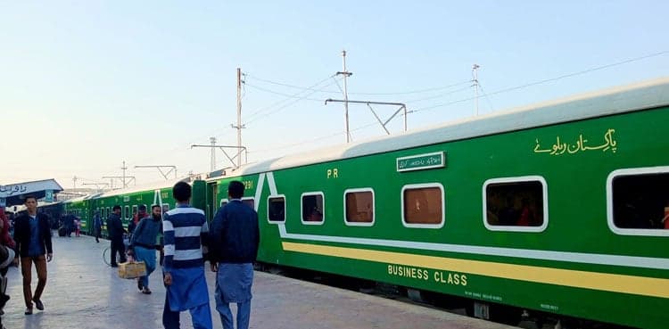 Train schedule faces significant delays amid rising smog