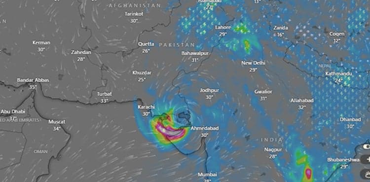 Met Office issues cyclone alert, heavy rainfall in Sindh