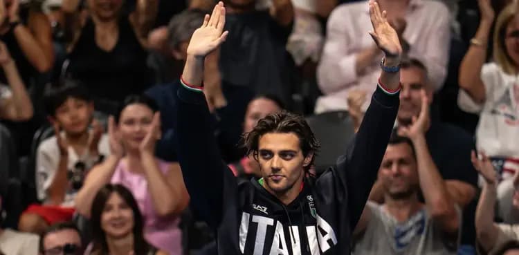 Italian Olympian spotted sleeping on park bench at Paris 2024