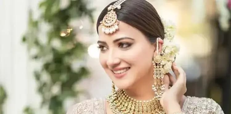 Aymen Saleem announces her pregnancy