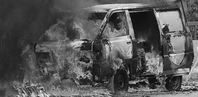 Karachi van fire leaves 10 injured