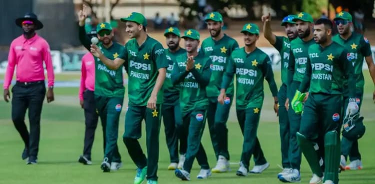 Pakistan outclass Zimbabwe in second game to claim T20I series