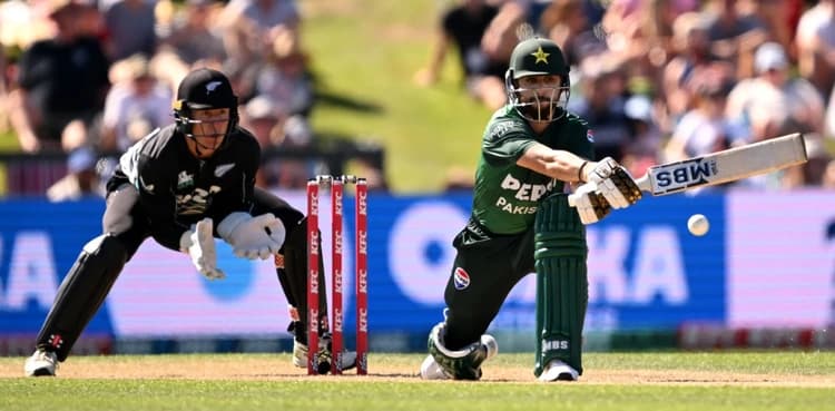 Pakistan set unwanted records with defeat in first New Zealand T20I