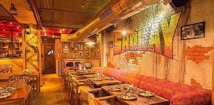 Bollywood stars who own expensive restaurants