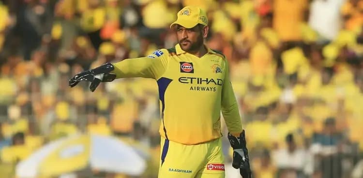 Dhoni to miss start of IPL with calf strain