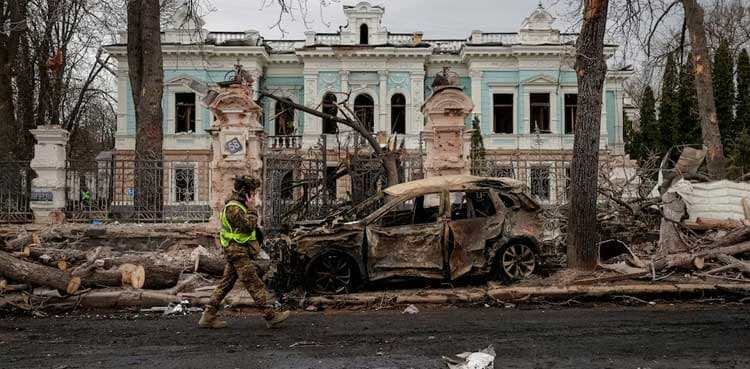 Trump says Putin is 'playing with fire' as Russia makes gains in Ukraine