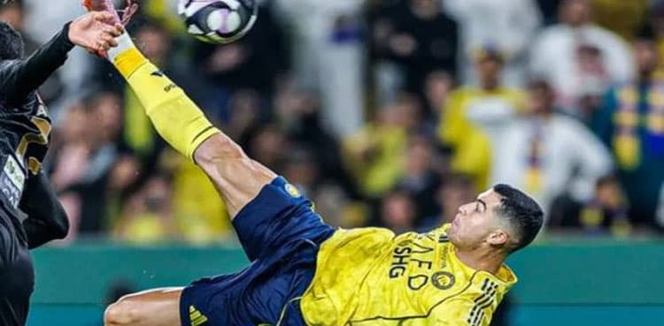 Cristiano Ronaldo, 40, scores spectacular bicycle kick