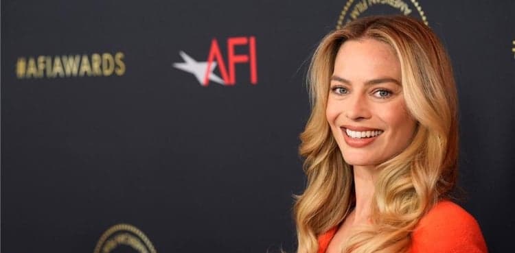 Margot Robbie recalls rare gift from male actor