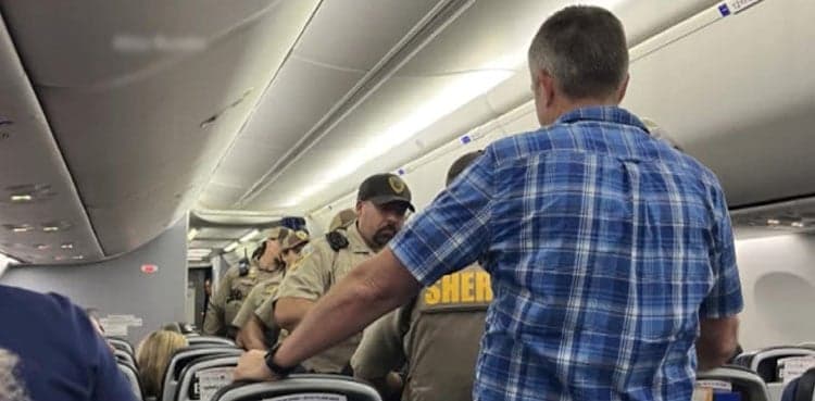 Pilot reports “hallucinating” passenger bit flyer, tried to fight everyone on airline