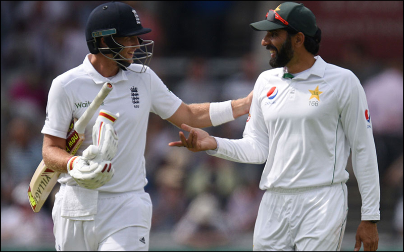 Misbah-ul-Haq-congratulates-Joe-Root