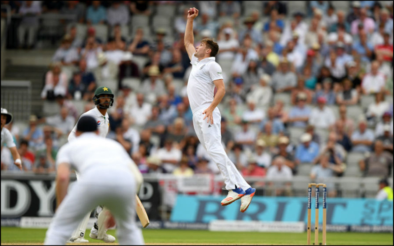 Woakes-snaffled-Azhar-Ali-with-a-one-handed-return-catch