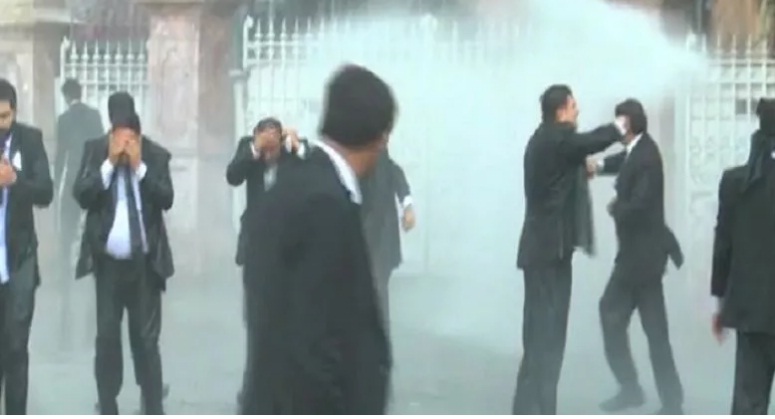 Lawyers protest LHC