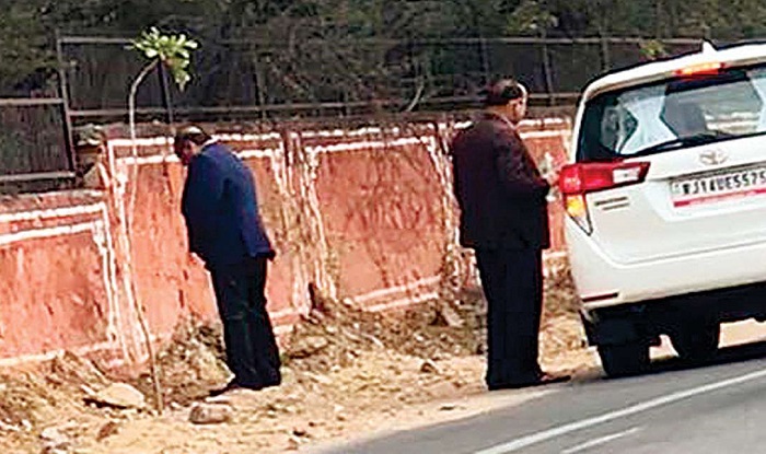 Indian minister urinates